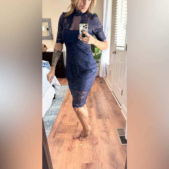 NEW-Express Navy Blue Lace Mock Neck Mid Length Dress sz 8 NEW - Picture 2 of 13